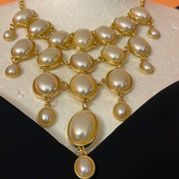Set of the Draped Neckline Oval Faux Pearl and Earrings in Gold - Picture 1 of 4